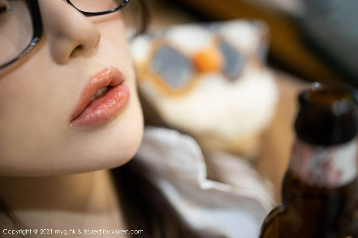 MyGirl美媛馆性感女神鱼子酱Fish白衬衫黑丝美腿职场OL套图-87