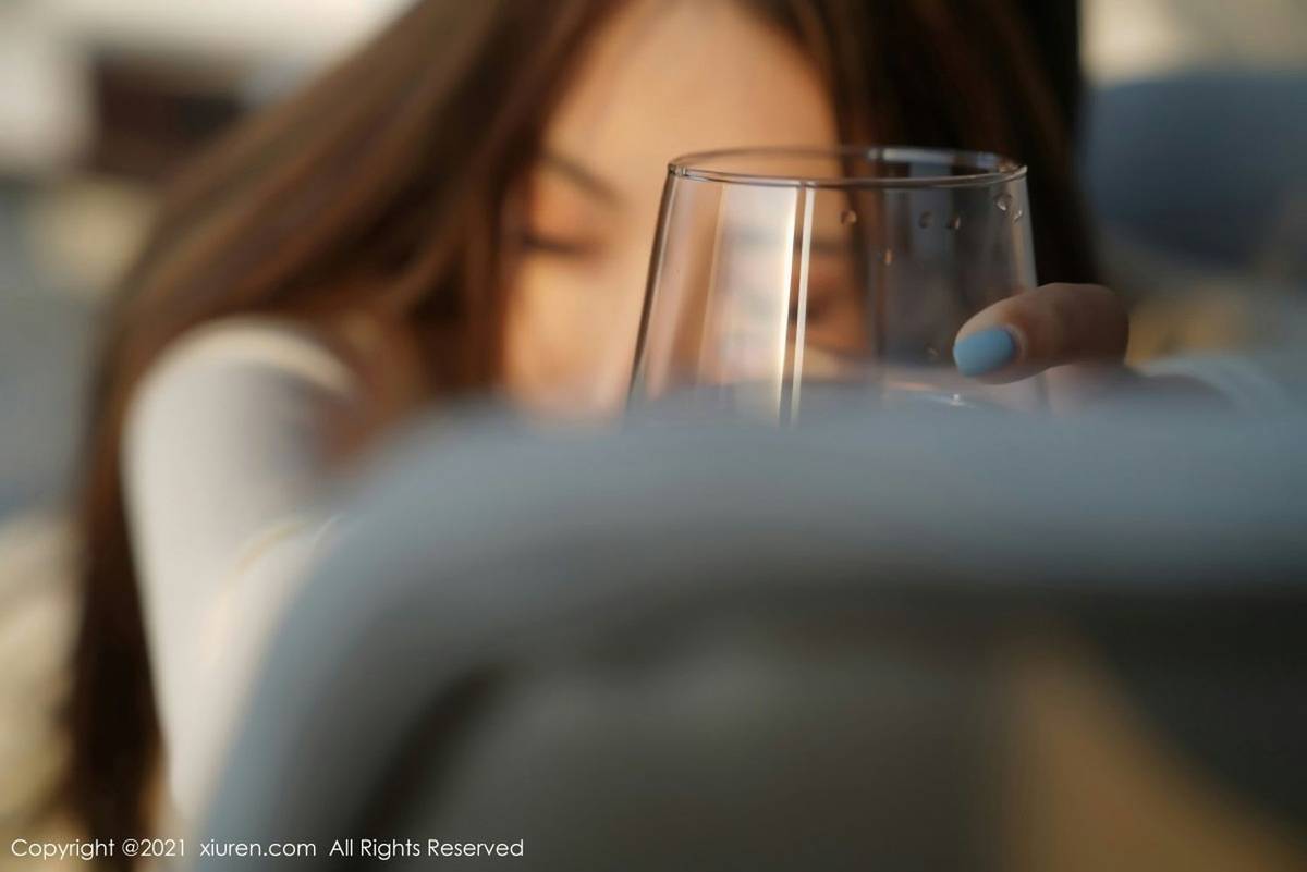 秀人网新人模特蘇蘇ss高挑身材美腿小蛮腰微露首套写真-43