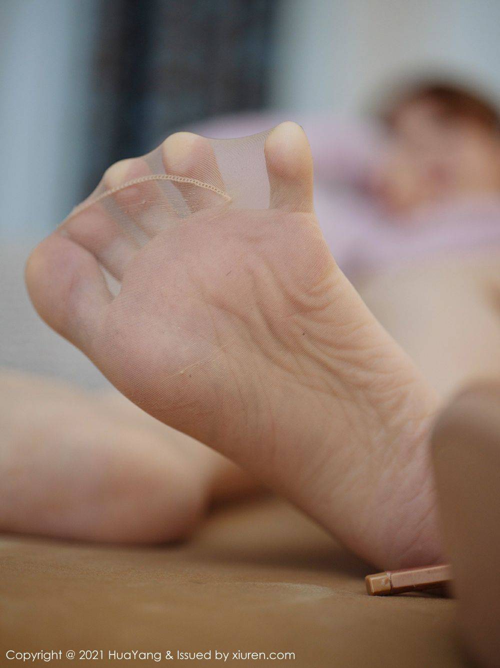 花漾Show性感女神周于希Sandy粉色毛衣与朦胧丝袜厦门旅拍-24