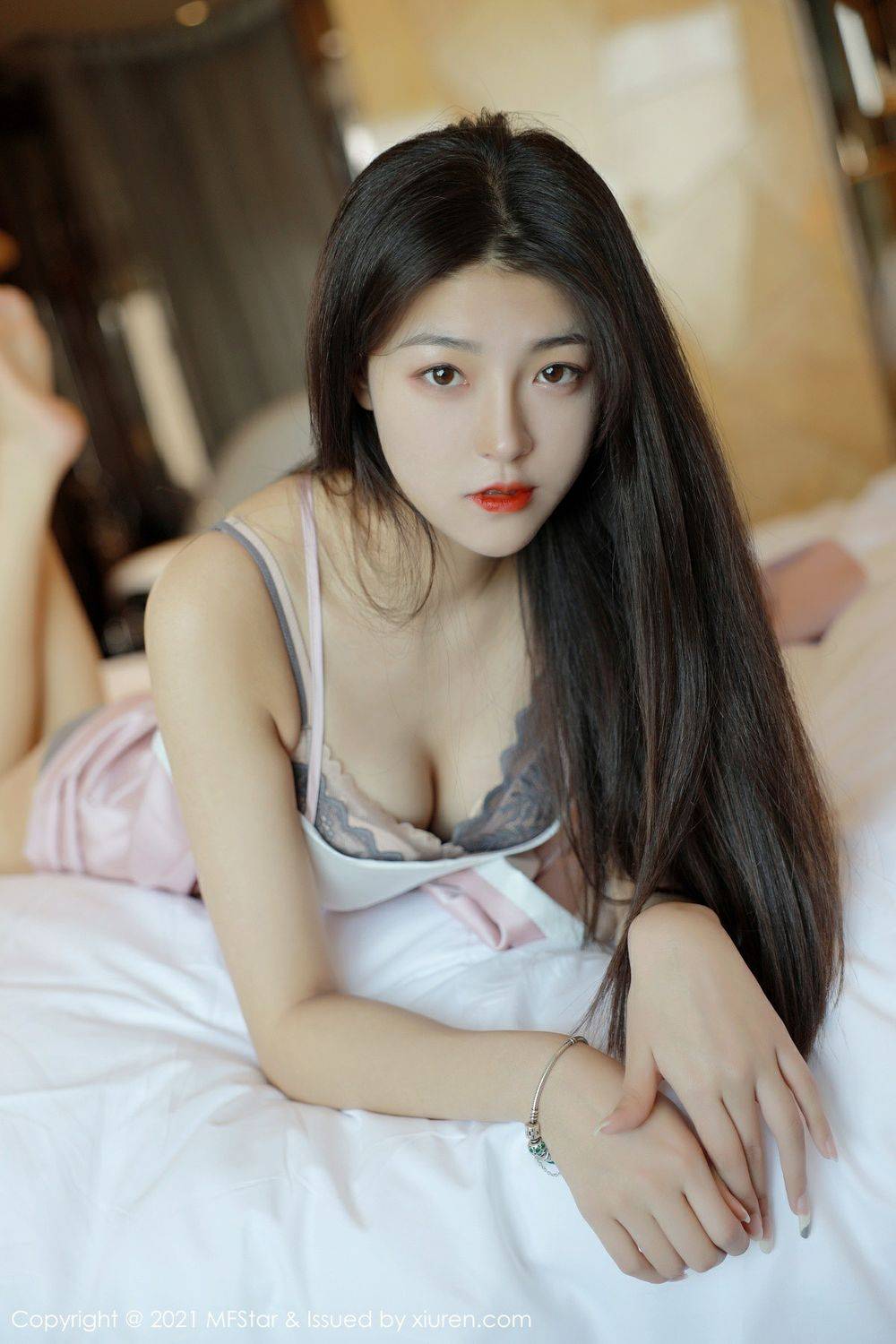 模范学院美女模特Laura苏雨彤纤纤细腿镂空内衣性感妩媚写真-12