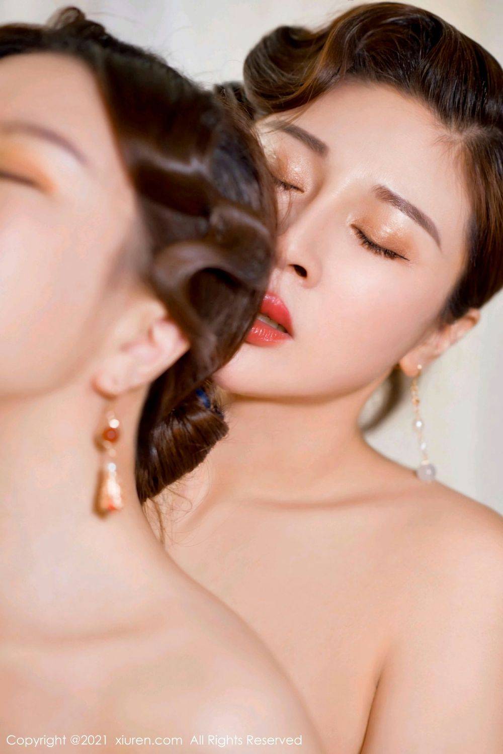 秀人网性感姐妹花Lucky沈欢欣和她的小姐妹拉拉大尺度合集-37