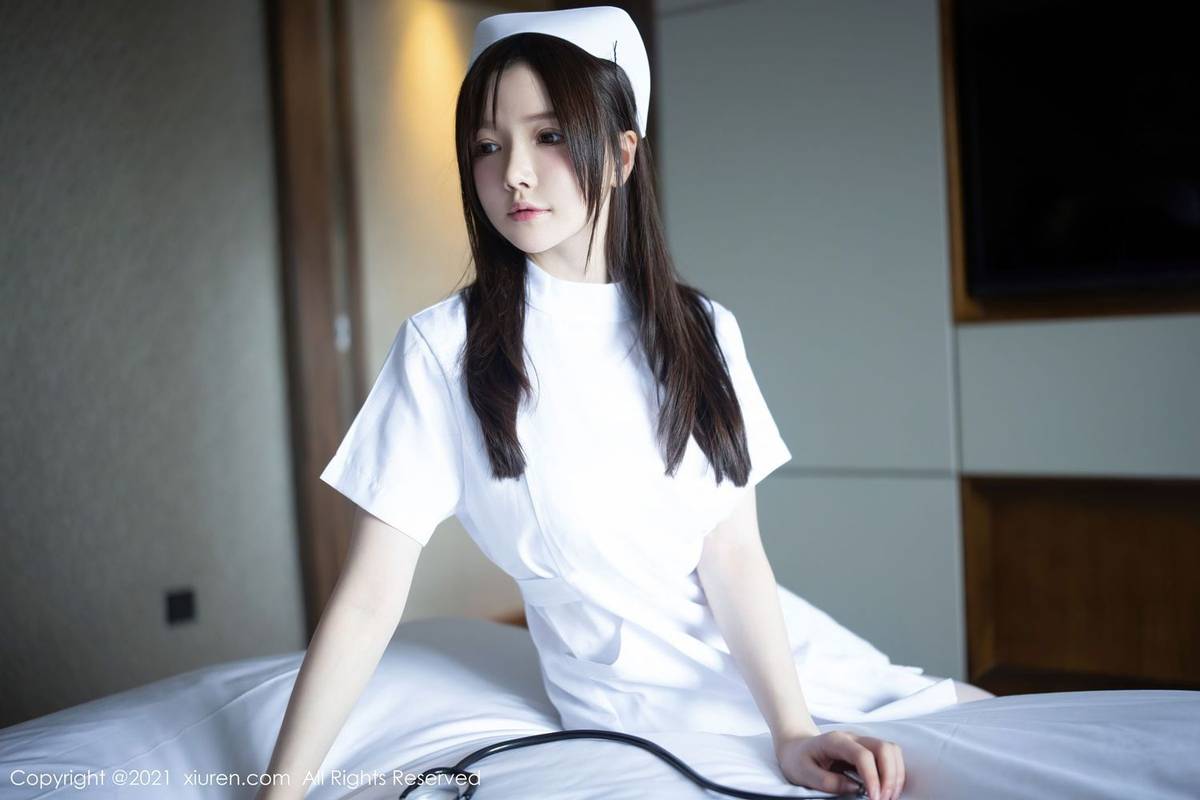 秀人网美女模特糯美子Mini洁白护士制服系列姿态诱人写真