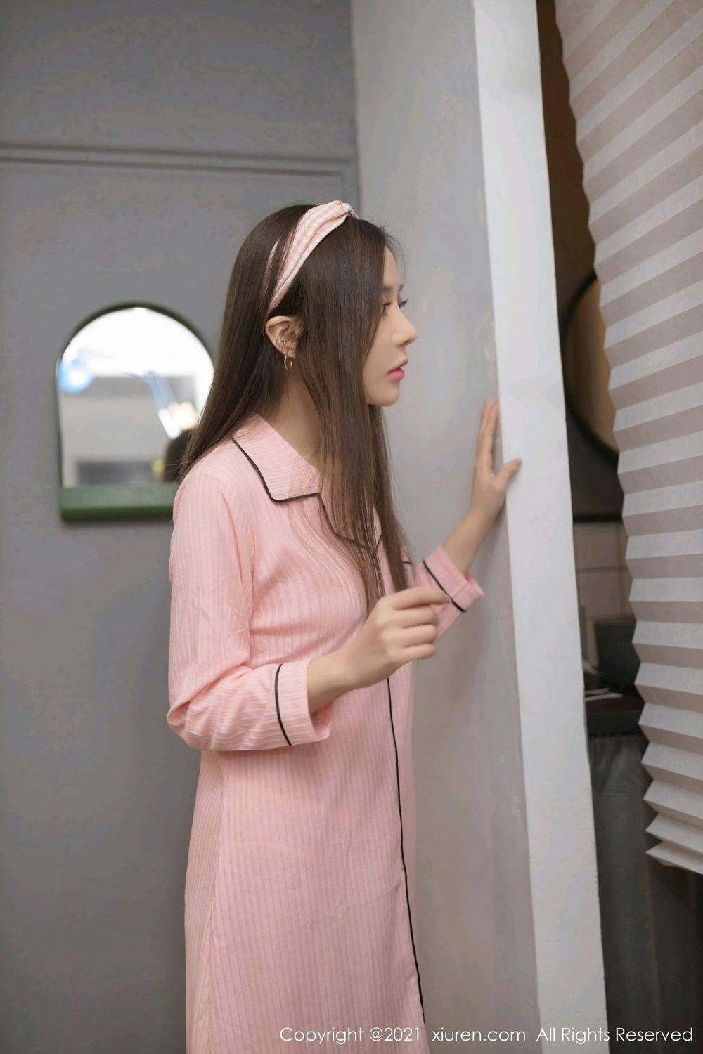 秀人网美女模特鱼子酱Fish居家暧昧主题JK制服系列性感写真-13