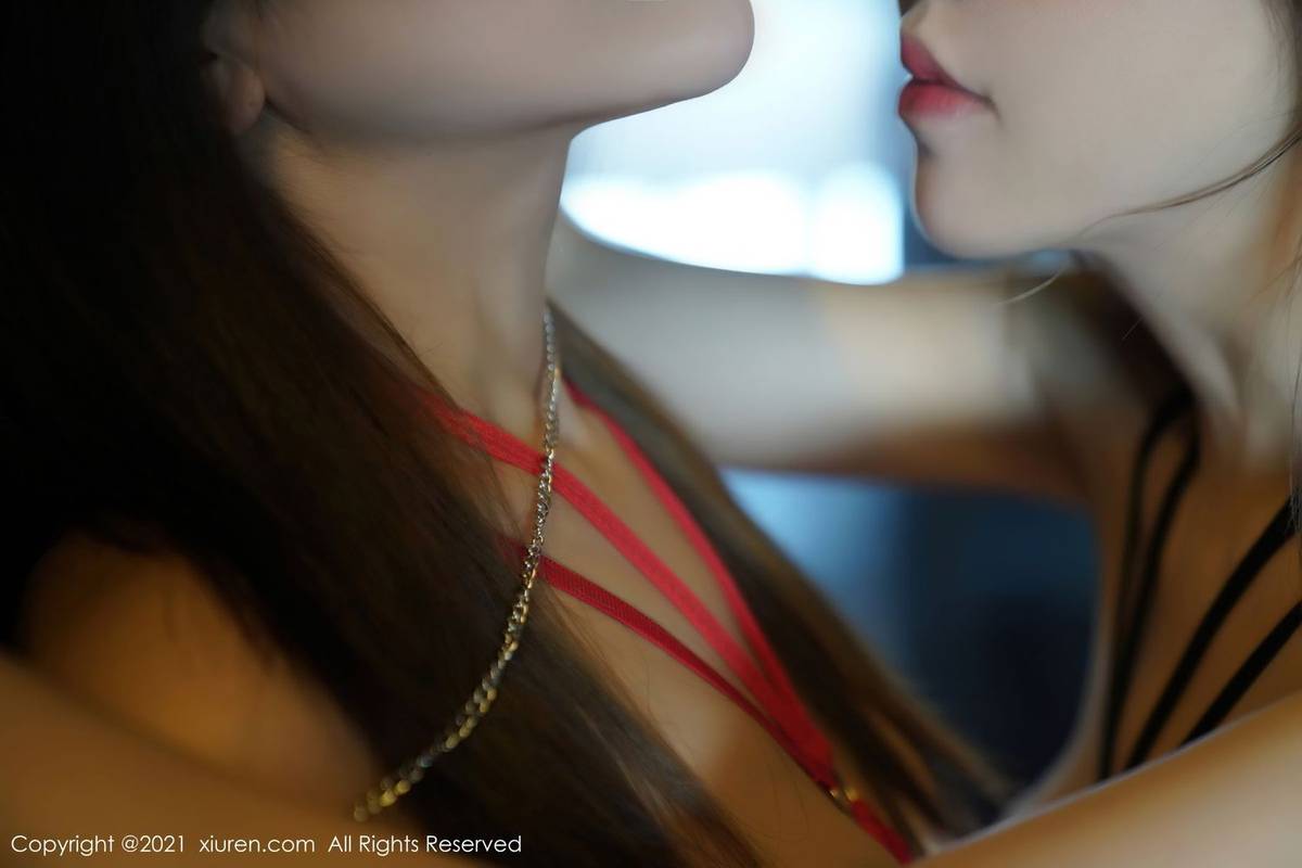 秀人网性感姐妹花韩恩熙&蜜桃cc双人拉拉网袜系列性感写真-39