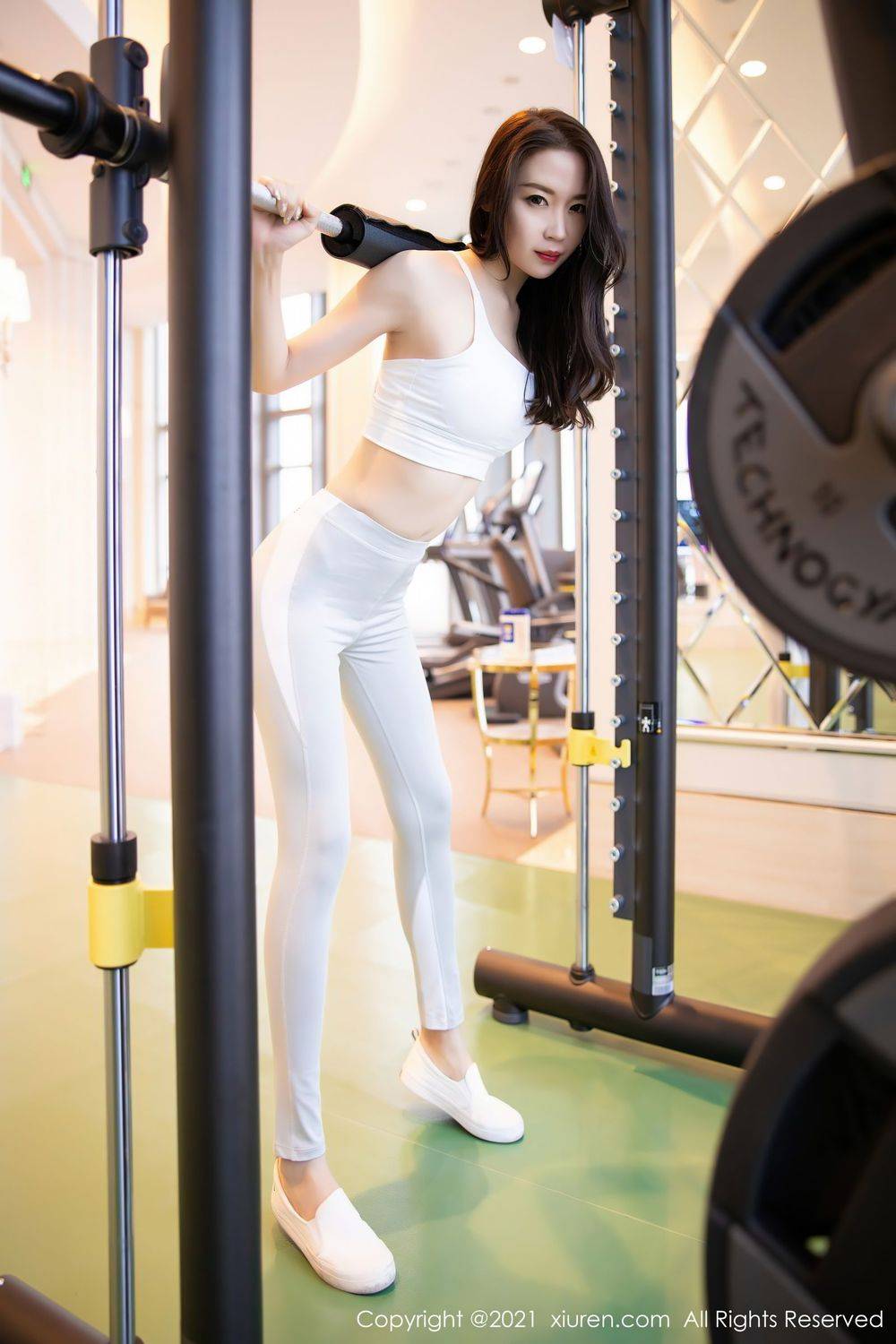 秀人网美女模特梦心玥健身房运动内衣紧身裤系列海南旅拍-17