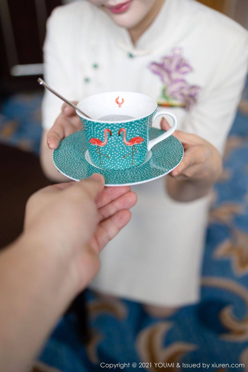 尤蜜荟美女模特允薾丝袜美腿空姐制服女友系列厦门旅拍-23