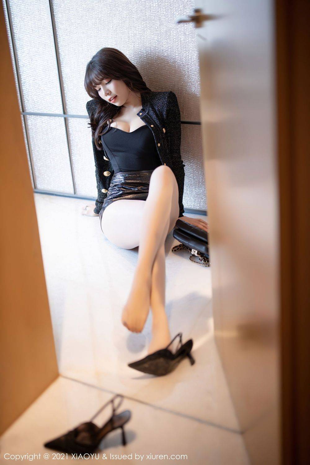 语画界性感女神芝芝Booty丝袜美腿超短皮裙大尺度系列街拍-31