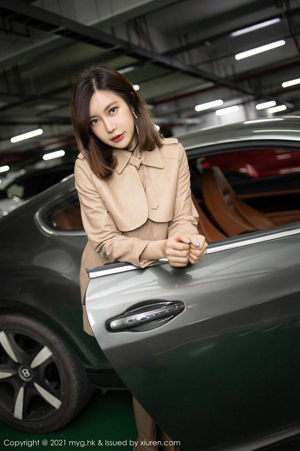 美媛馆性感女神绮里嘉Carina黑丝美腿雨夜打车内衣主题写真-18