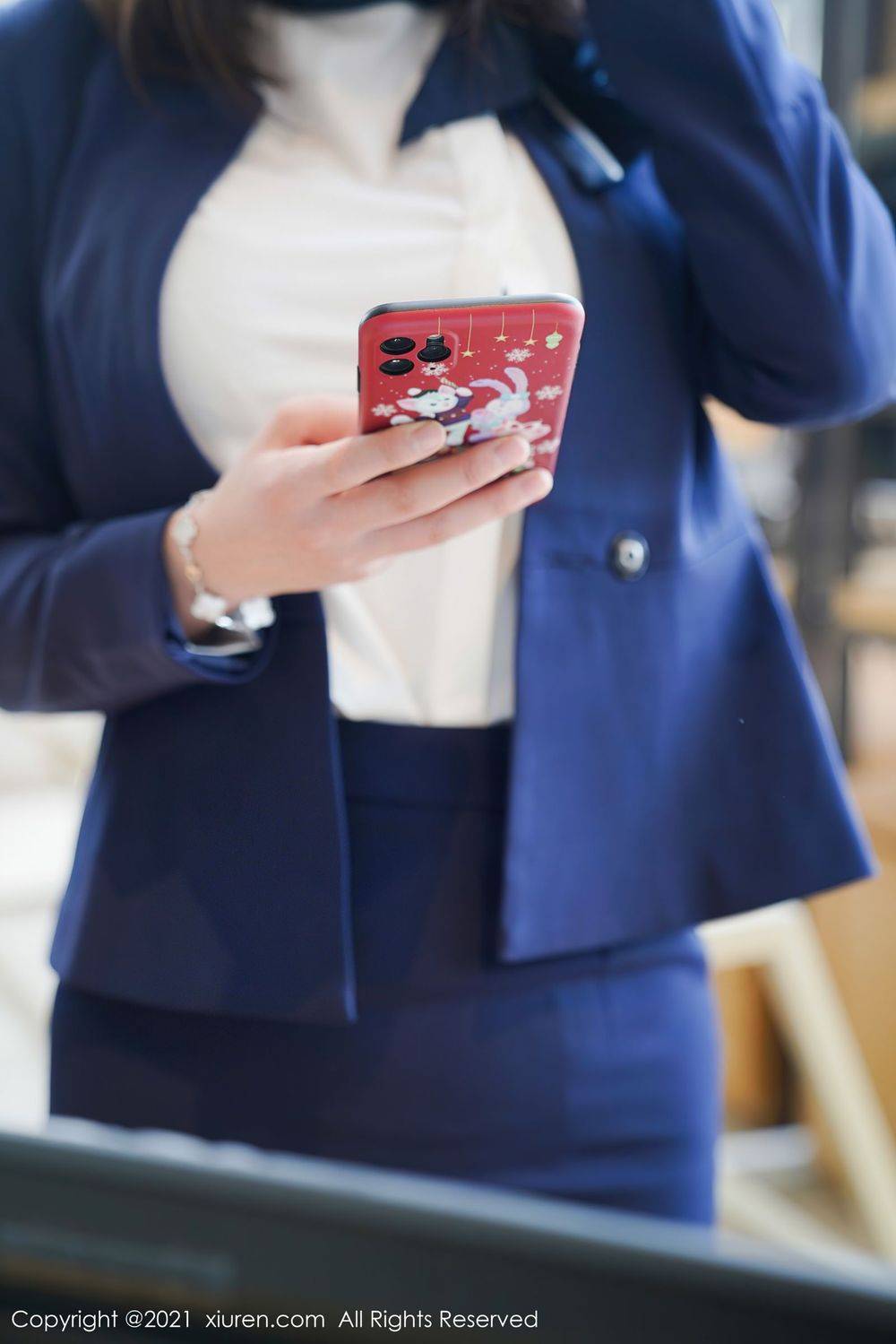 秀人网新人模特晓鱼酱酒店前台黑丝美腿职场OL剧情首套写真-26