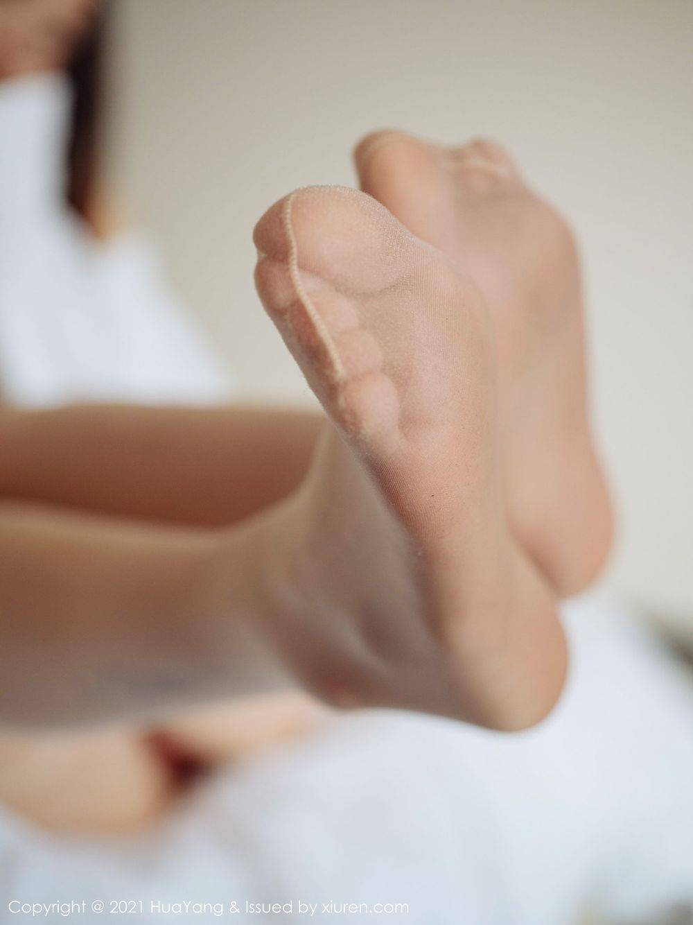 花漾Show美女模特方子萱白色睡衣与丝袜美腿系列性感写真-49