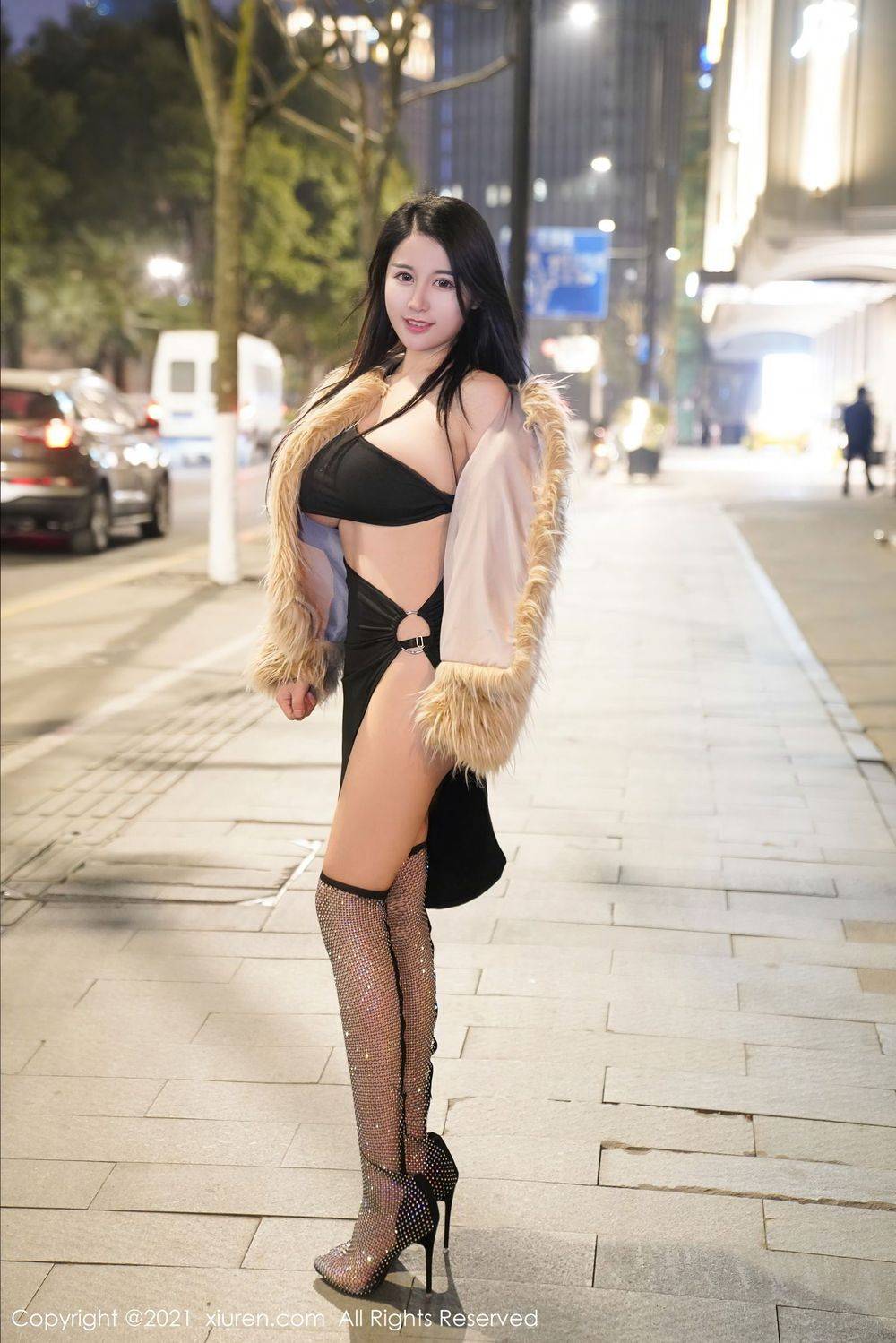 秀人网美女模特美七Mia轻薄皮草惹火身段高开叉性感写真-47