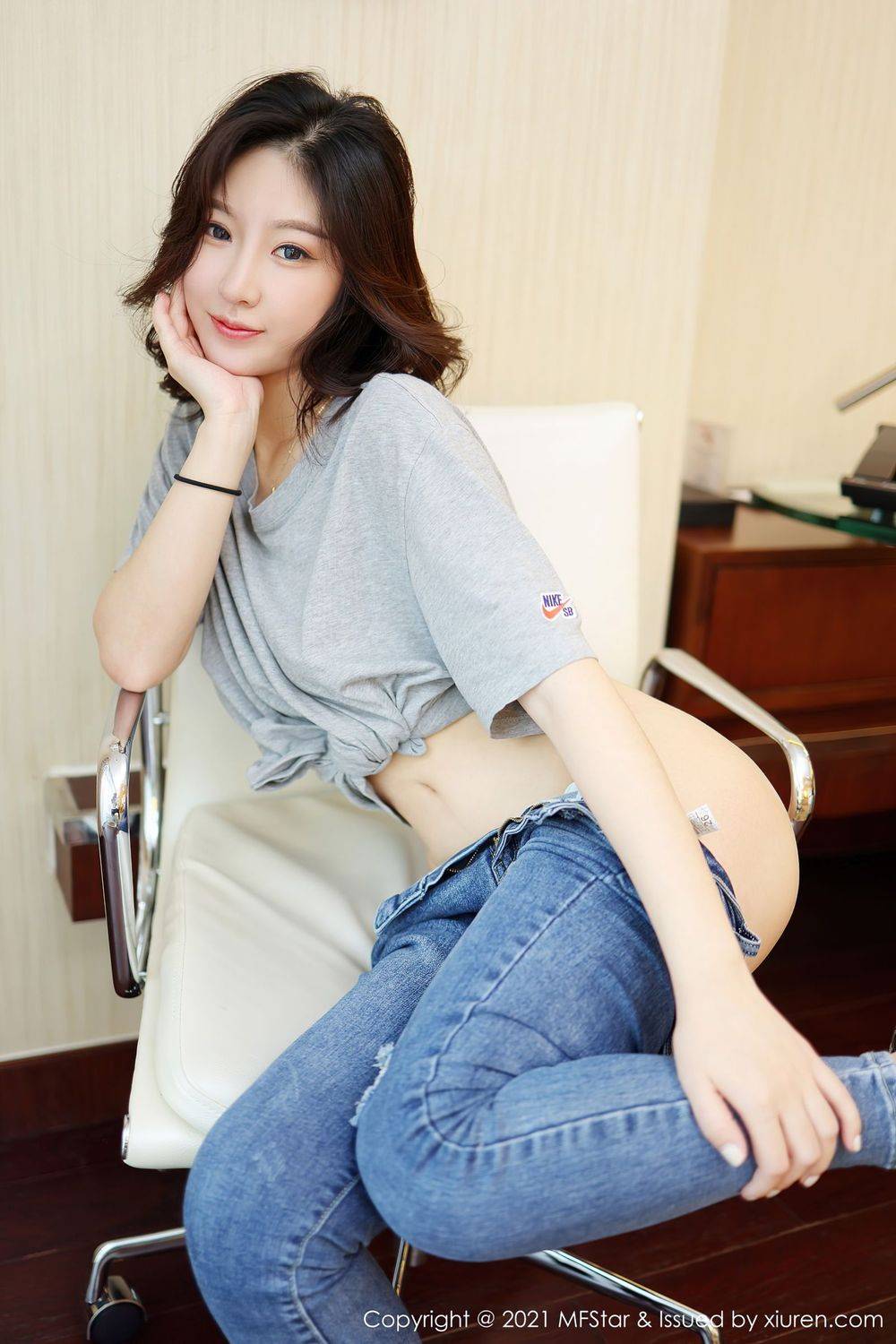 模范学院新人模特人间荒糖性感牛仔裤小蛮腰系列首套写真-48