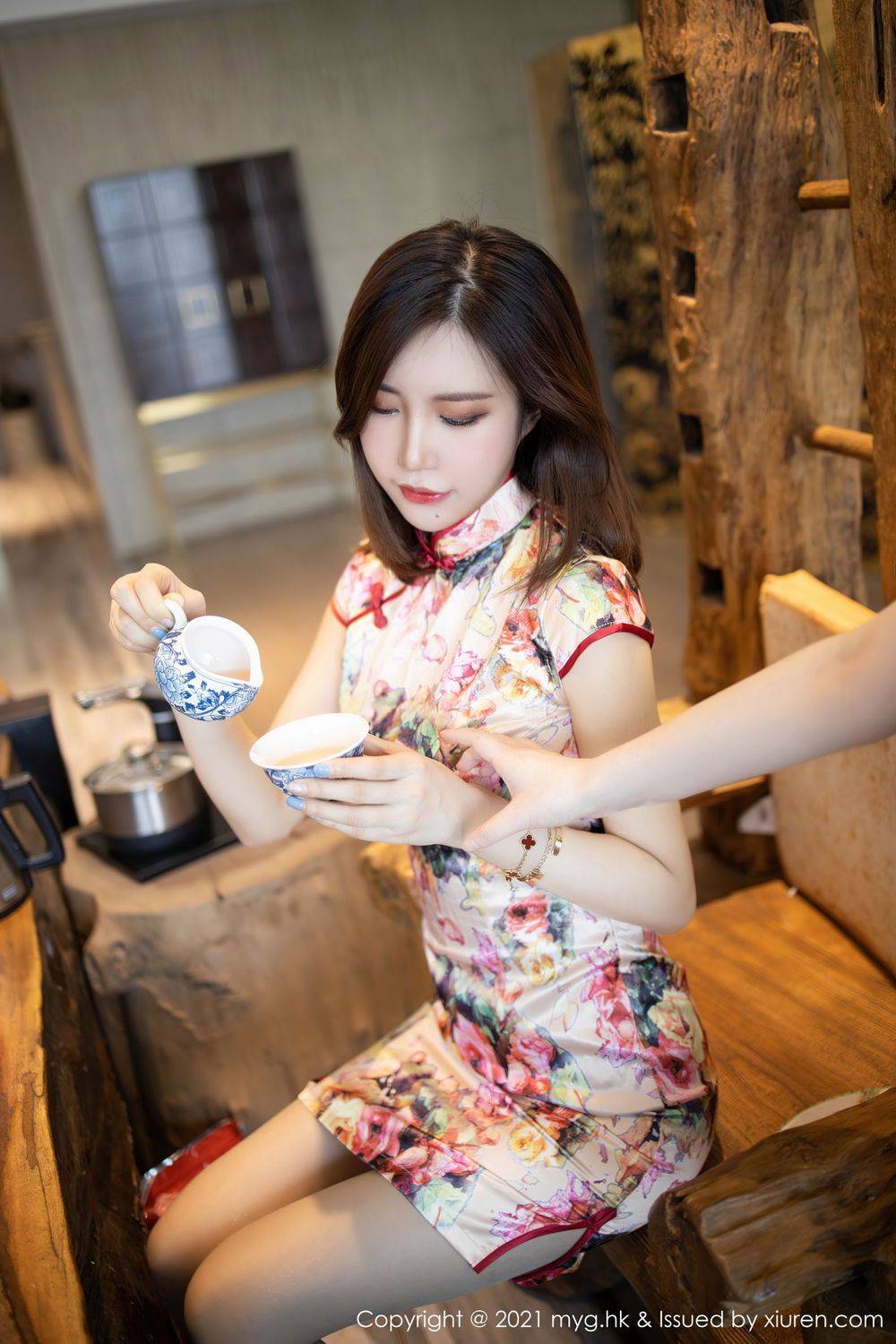 美媛馆性感女神绮里嘉Carina古典旗袍丝袜美腿内衣系列写真-3