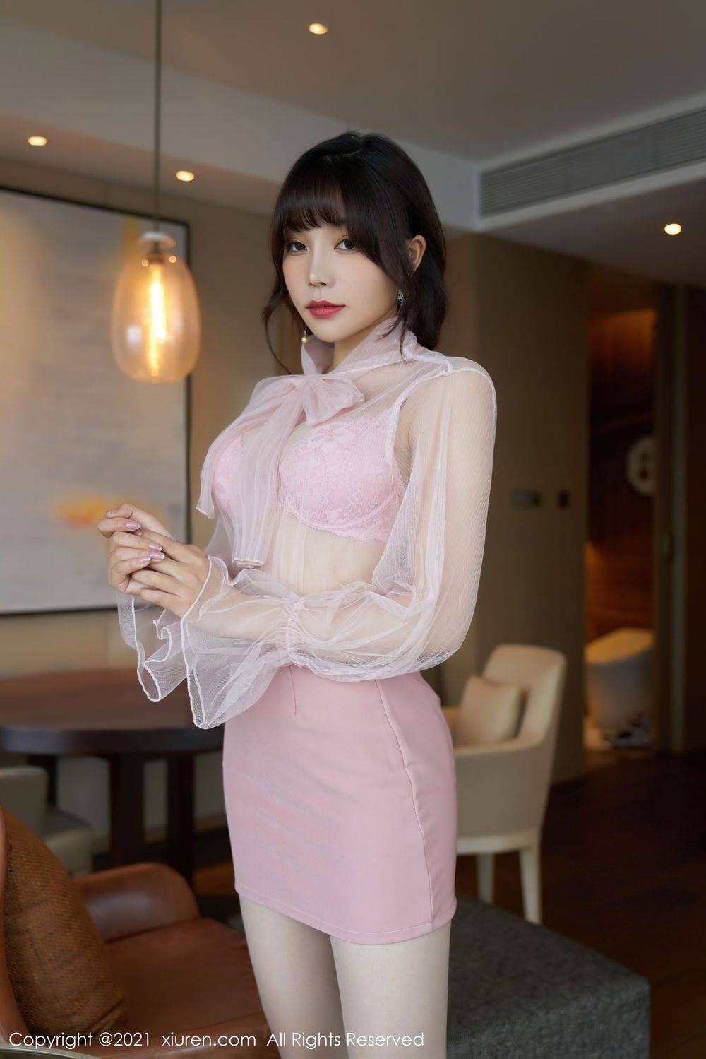 秀人网性感女神芝芝Booty丝袜美足与透视内衣系列娇艳写真-8