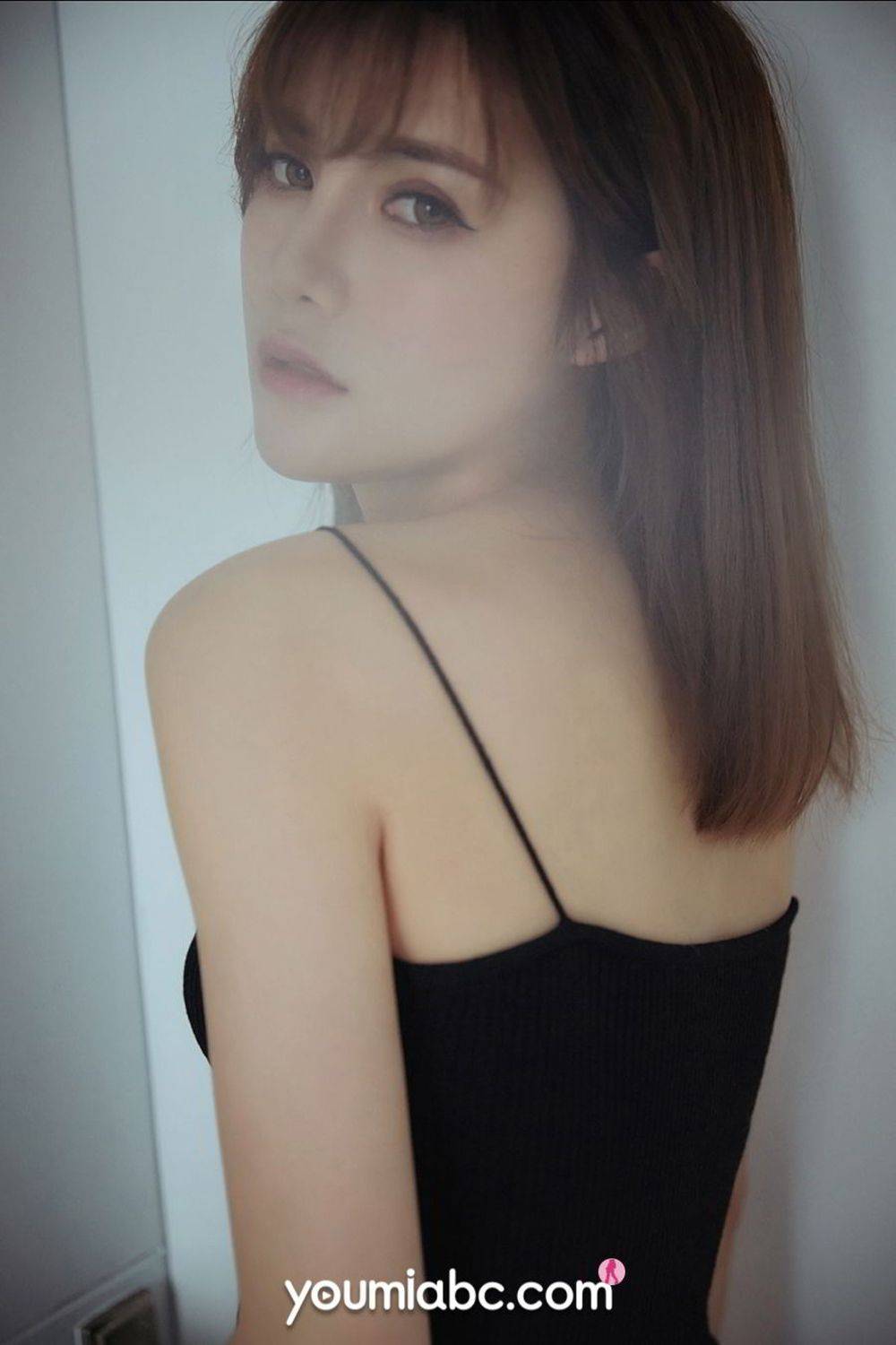 YouMi尤蜜美女模特奶茶Emily完美身材死库水惊艳系列写真-11