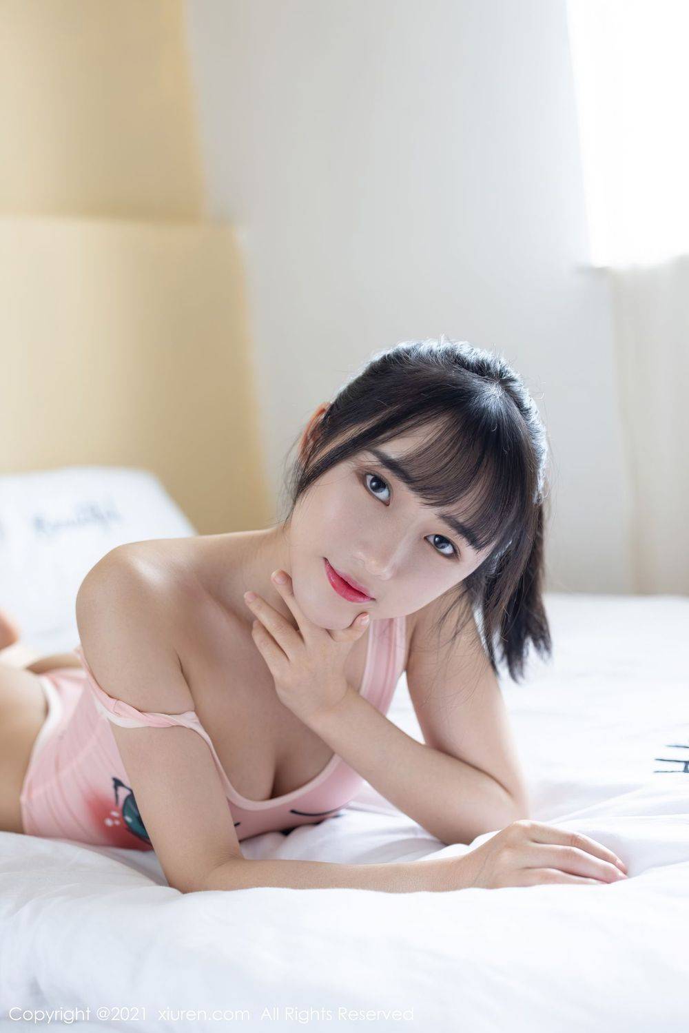 秀人网新人嫩模唐心丝袜美腿性感小蛮腰校服系列首套写真-47