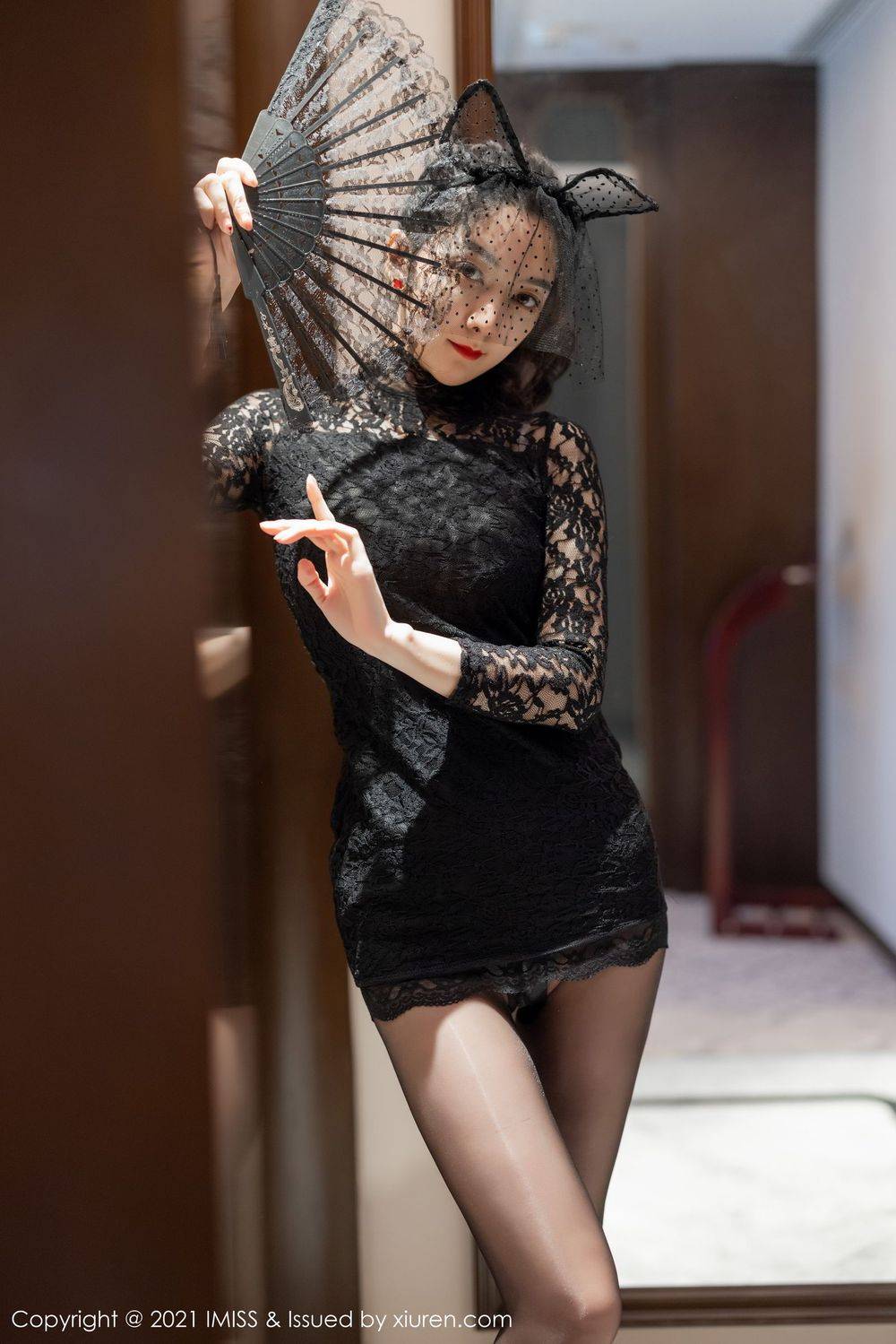 爱蜜社性感女神Angela小热巴黑丝美腿贵妇装扮内衣系列写真-2