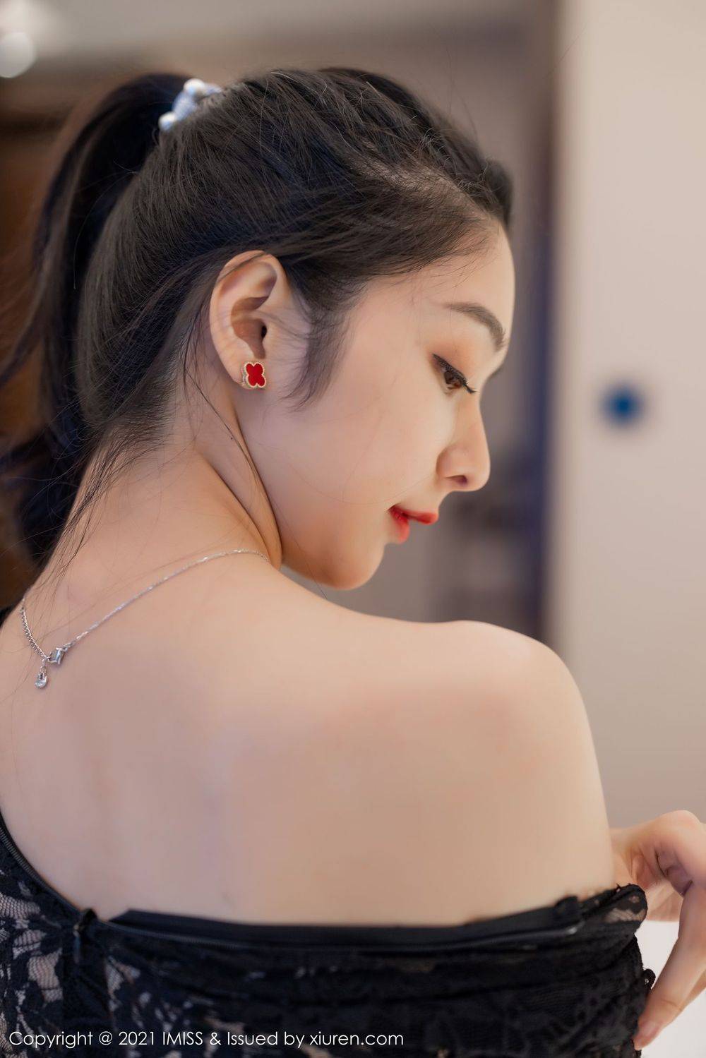 爱蜜社性感女神Angela小热巴黑丝美腿贵妇装扮内衣系列写真-25