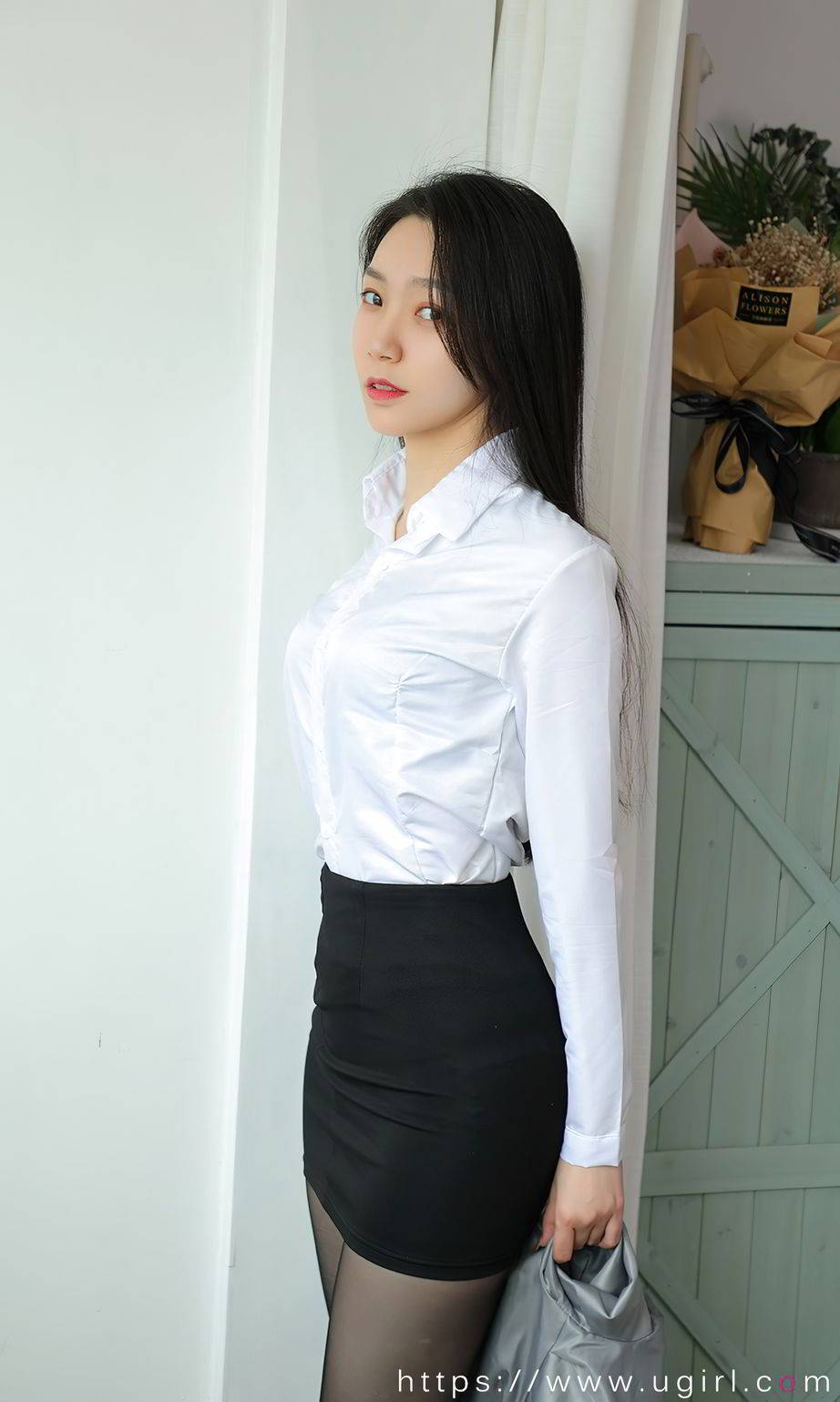 尤果圈美女模特颜凤萱白衬衫黑丝美腿职场OL办公室场景写真-10