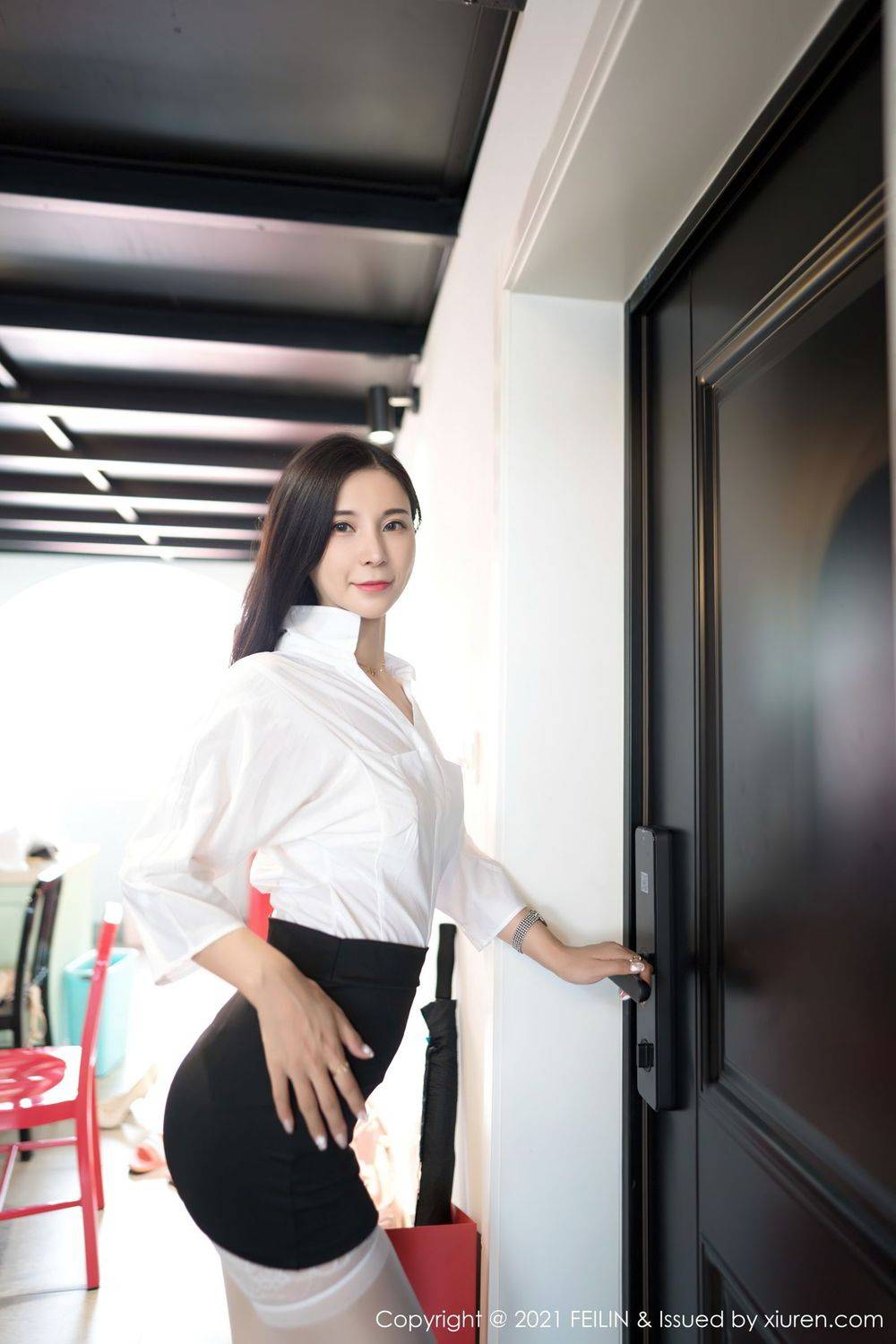 嗲囡囡美女模特小蛮妖x白色浴袍与经典蕾丝内衣系列写真-17