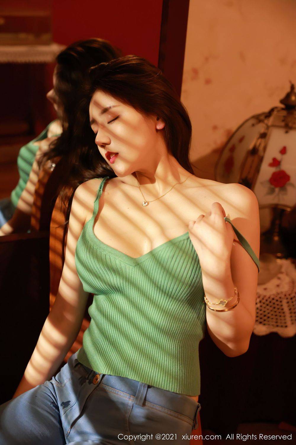 秀人网美女模特夏西CiCi暖色调下私房视觉魅惑娇媚诱人写真-9