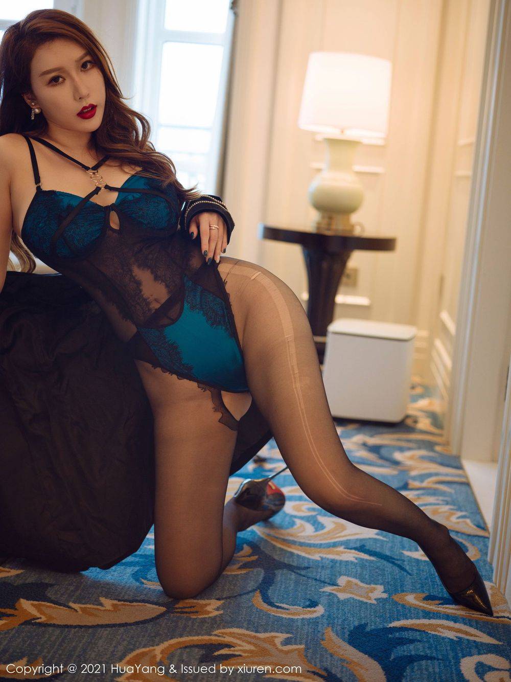 花漾Show性感女神尤妮丝Egg黑丝美腿波涛胸涌系列厦门旅拍-21