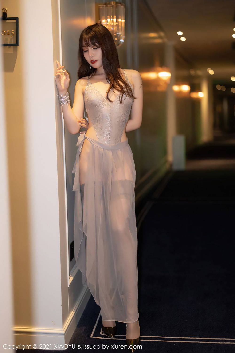 语画界性感女神芝芝Booty丝袜美腿高开叉长裙系列足量写真-4