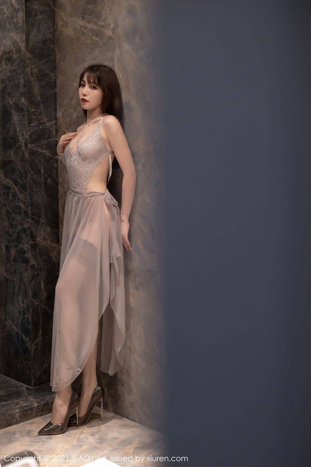 语画界性感女神芝芝Booty丝袜美腿高开叉长裙系列足量写真-63