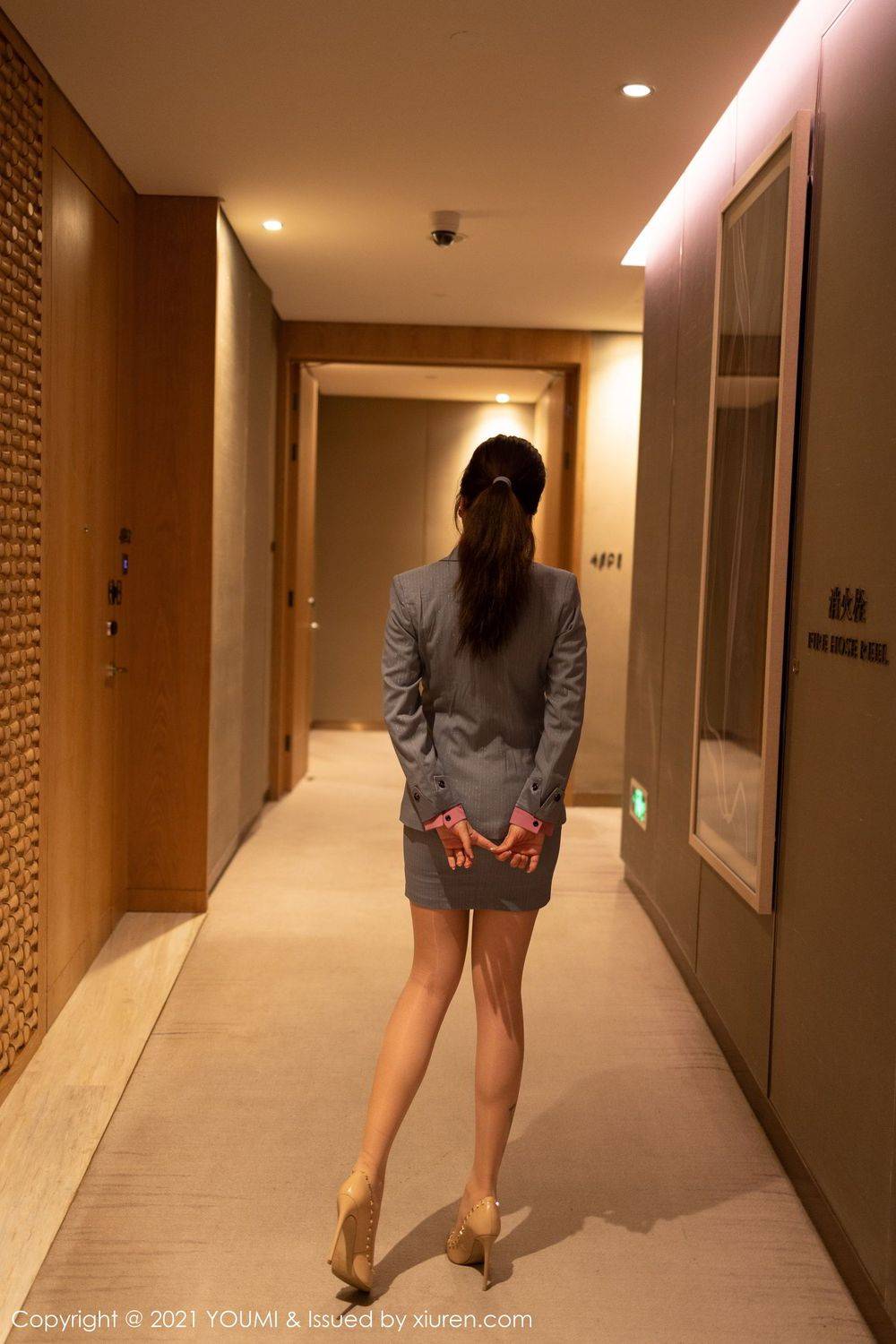 尤蜜荟性感女神王雨纯丝袜美腿职场制服熟女气息厦门写真-4