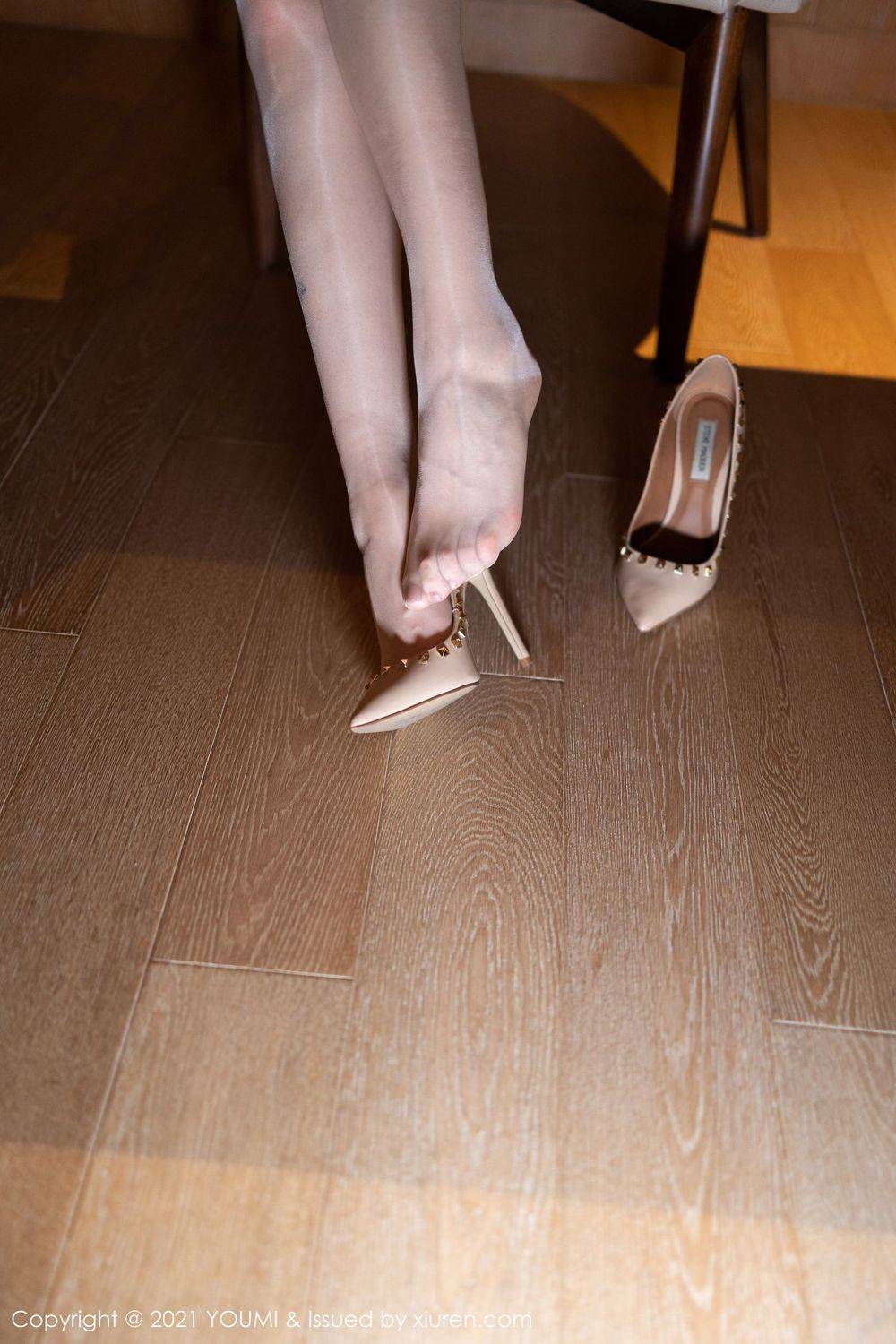 尤蜜荟性感女神王雨纯丝袜美腿职场制服熟女气息厦门写真-25