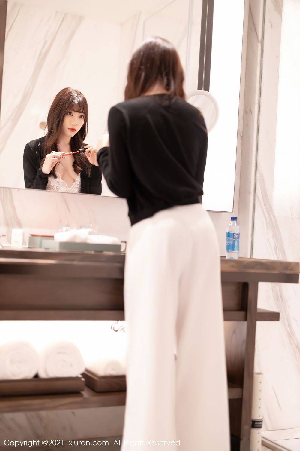 秀人网性感女神芝芝Booty吊袜美腿镂空吊带半遮半掩娇媚写真-2