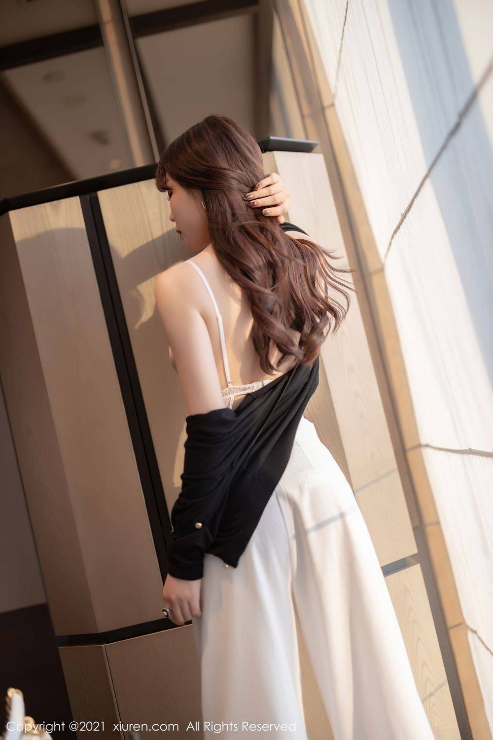 秀人网性感女神芝芝Booty吊袜美腿镂空吊带半遮半掩娇媚写真-9