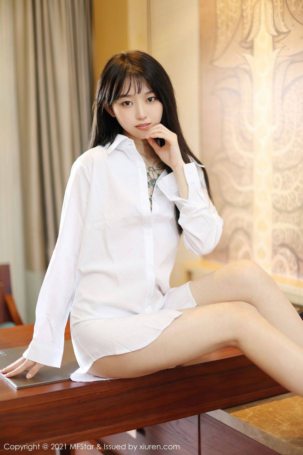 模范学院美女模特小奶瓶呜呜白衬衫清纯纹身系列丽江旅拍-12