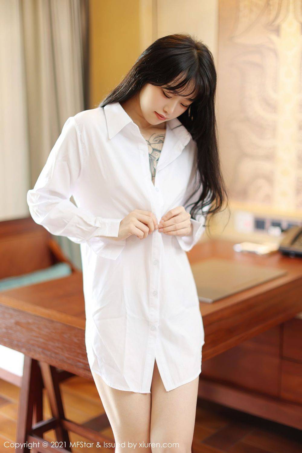 模范学院美女模特小奶瓶呜呜白衬衫清纯纹身系列丽江旅拍-17