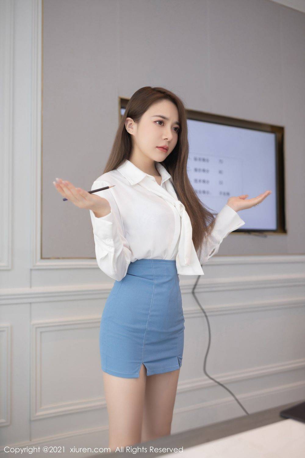 秀人网美女嫩模鱼子酱Fish职场OL公司招标会主题成都旅拍-4