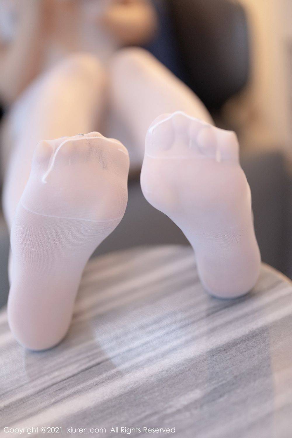 秀人网性感女神芝芝Booty丝袜美腿白色蕾丝情趣湿身系列写真-5