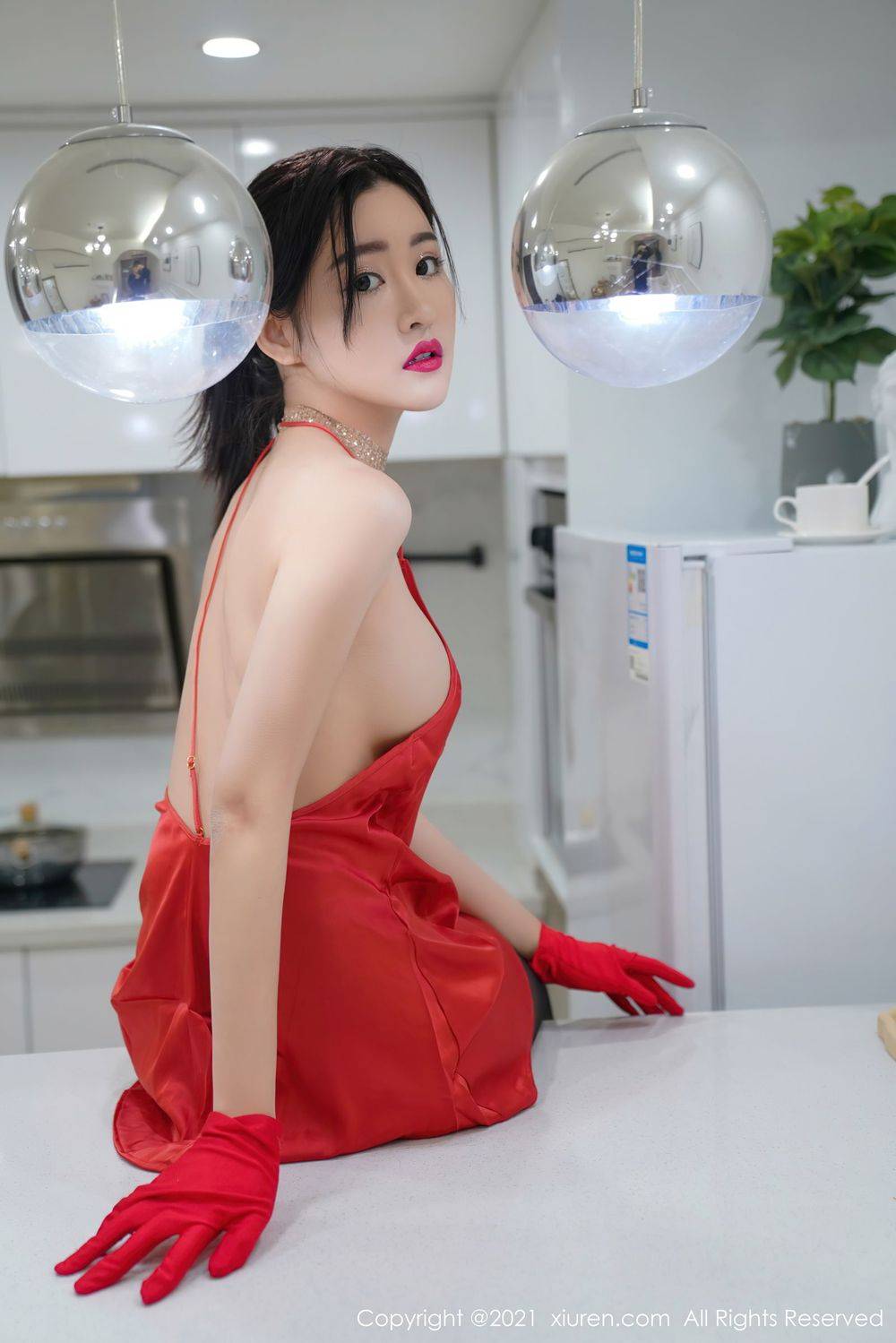 秀人网美女模特沈梦瑶红色吊裙与黑丝美腿魅惑真空写真-27