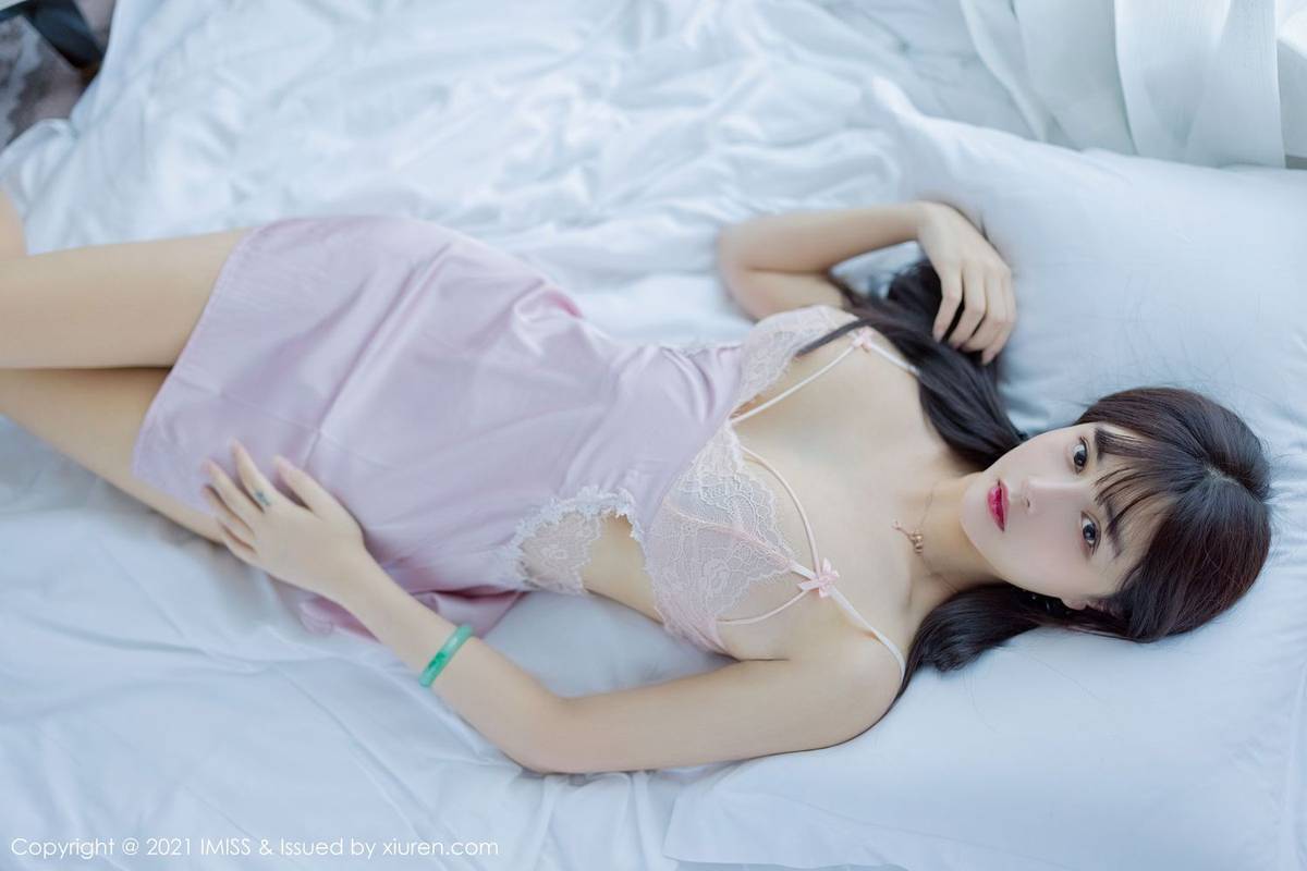 爱蜜社美女模特萌奈子粉色深V蕾丝睡衣+双马尾浴室媚态写真-15