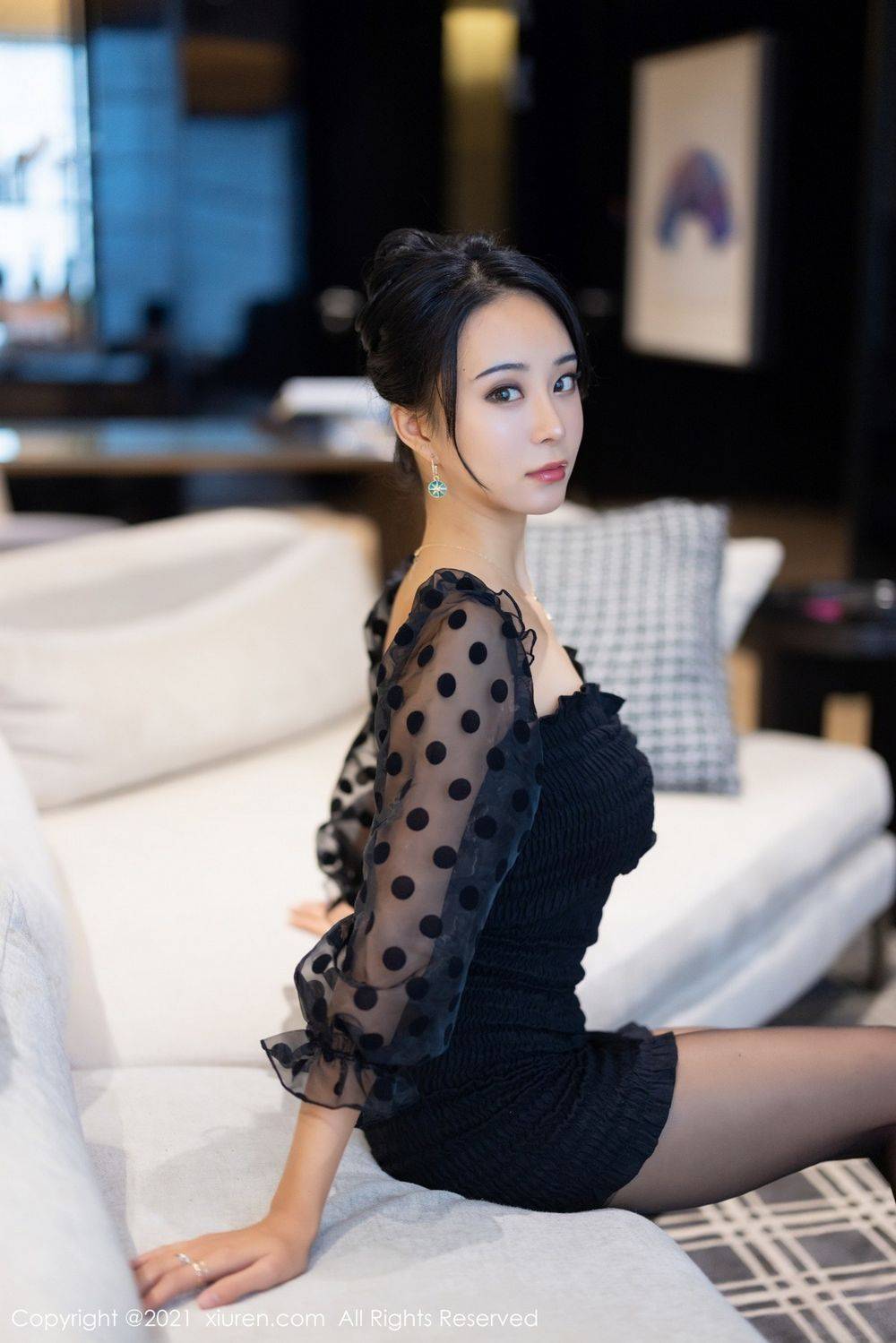 秀人网美女模特蓝夏Akasha黑丝美腿+热辣身材私房性感写真-4