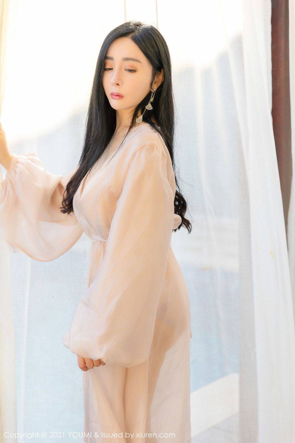 尤蜜荟美女模特允薾轻薄长裙波涛胸涌娇媚系列三亚旅拍-4