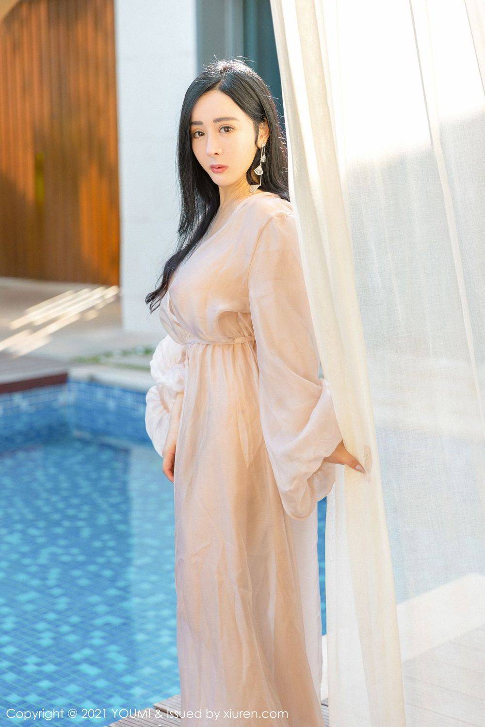 尤蜜荟美女模特允薾轻薄长裙波涛胸涌娇媚系列三亚旅拍-9