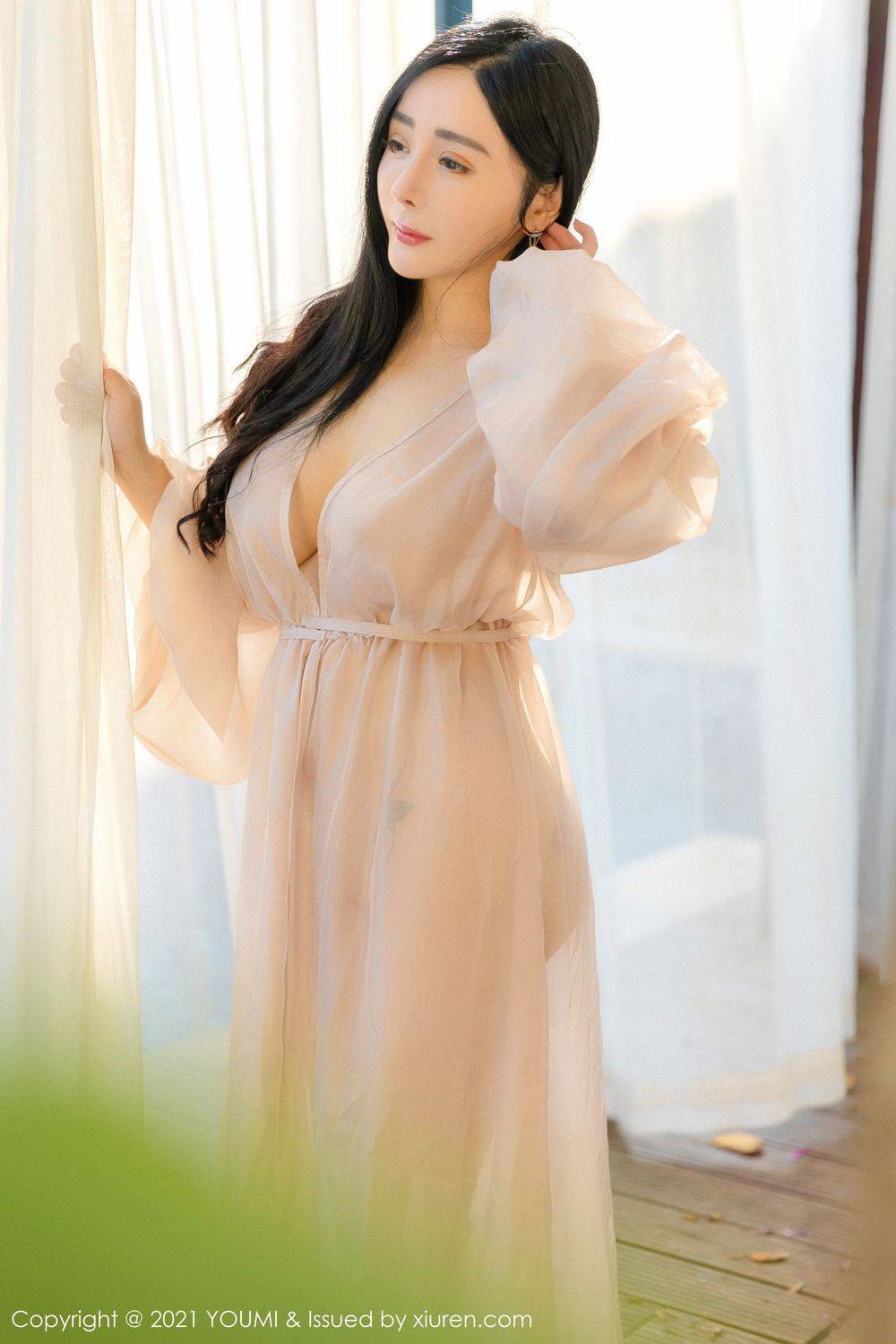 尤蜜荟美女模特允薾轻薄长裙波涛胸涌娇媚系列三亚旅拍-15