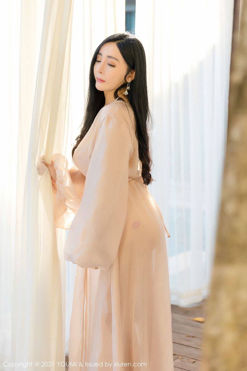 尤蜜荟美女模特允薾轻薄长裙波涛胸涌娇媚系列三亚旅拍-12