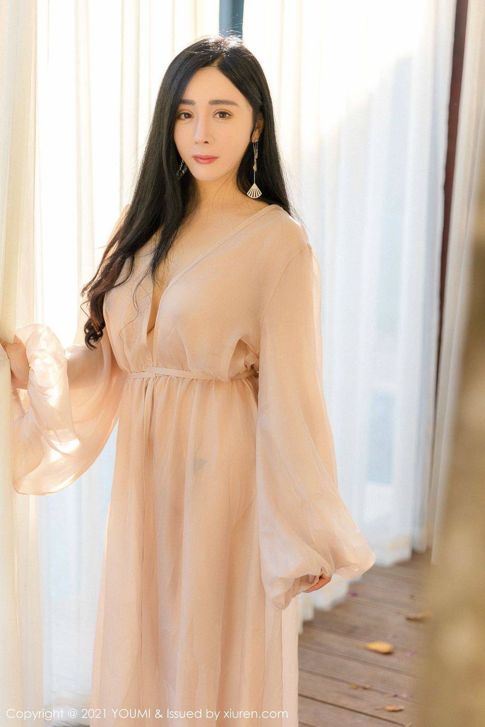 尤蜜荟美女模特允薾轻薄长裙波涛胸涌娇媚系列三亚旅拍-14