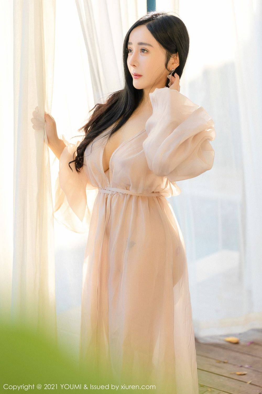 尤蜜荟美女模特允薾轻薄长裙波涛胸涌娇媚系列三亚旅拍-16