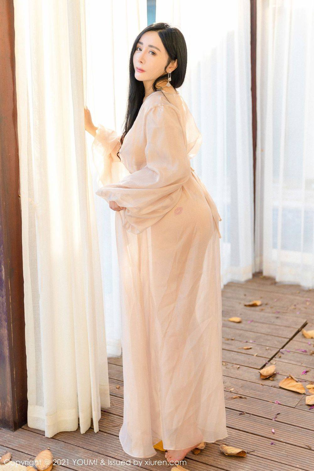 尤蜜荟美女模特允薾轻薄长裙波涛胸涌娇媚系列三亚旅拍-21