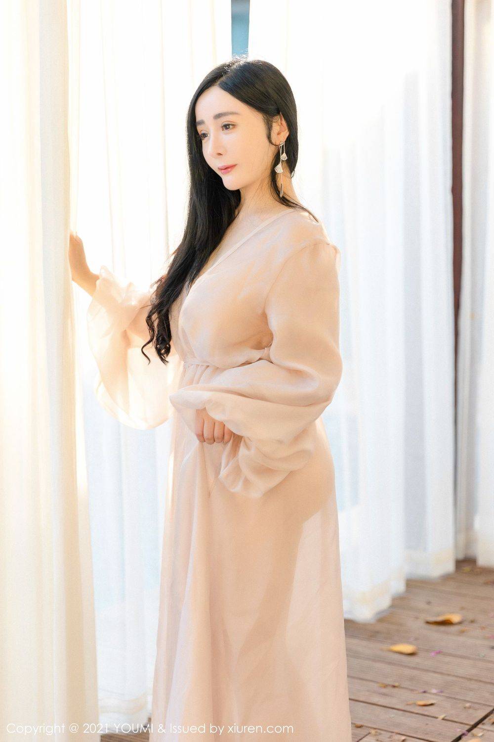 尤蜜荟美女模特允薾轻薄长裙波涛胸涌娇媚系列三亚旅拍-20