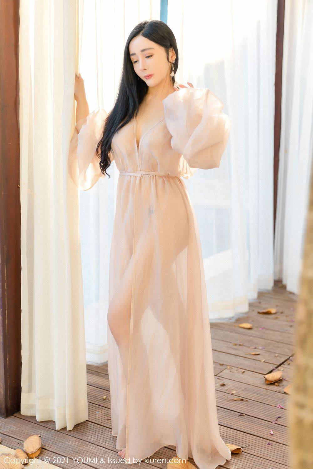 尤蜜荟美女模特允薾轻薄长裙波涛胸涌娇媚系列三亚旅拍-23