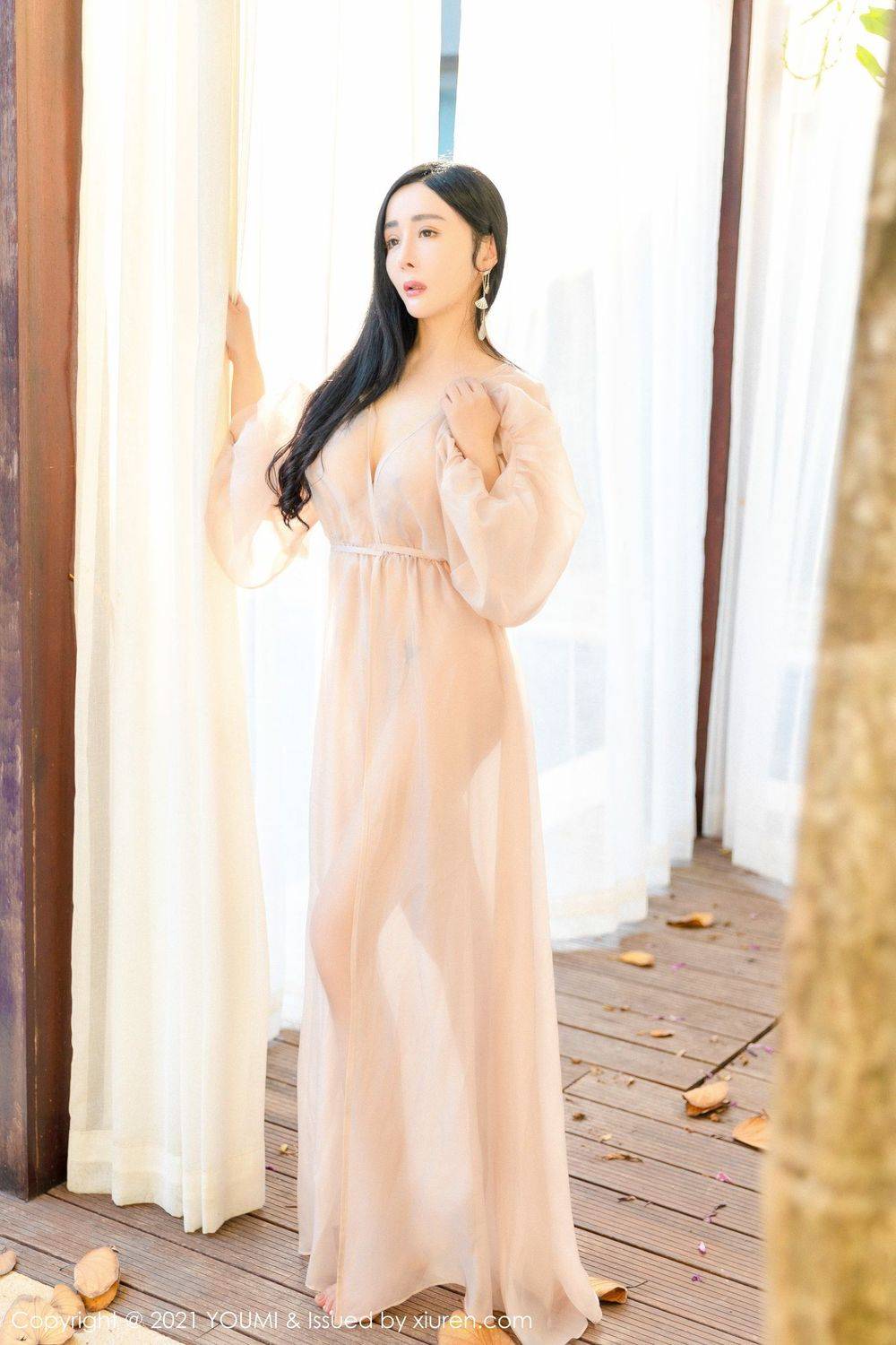 尤蜜荟美女模特允薾轻薄长裙波涛胸涌娇媚系列三亚旅拍-24