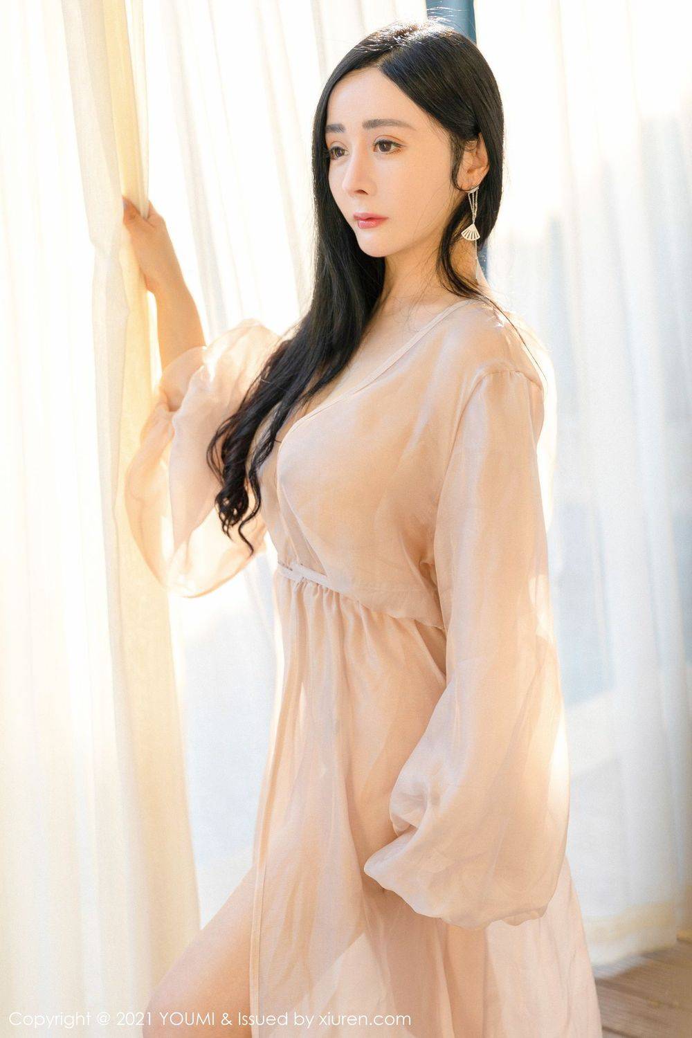 尤蜜荟美女模特允薾轻薄长裙波涛胸涌娇媚系列三亚旅拍-25